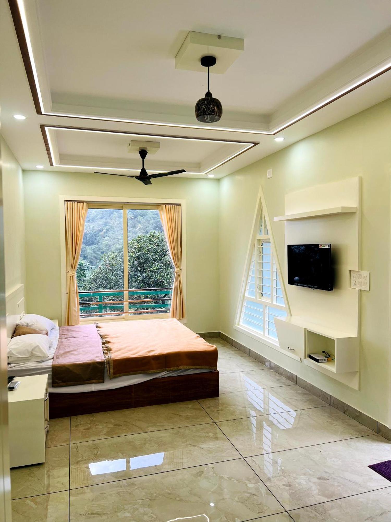 Royal Mount Inn Resorts Paithalmala Bilik gambar